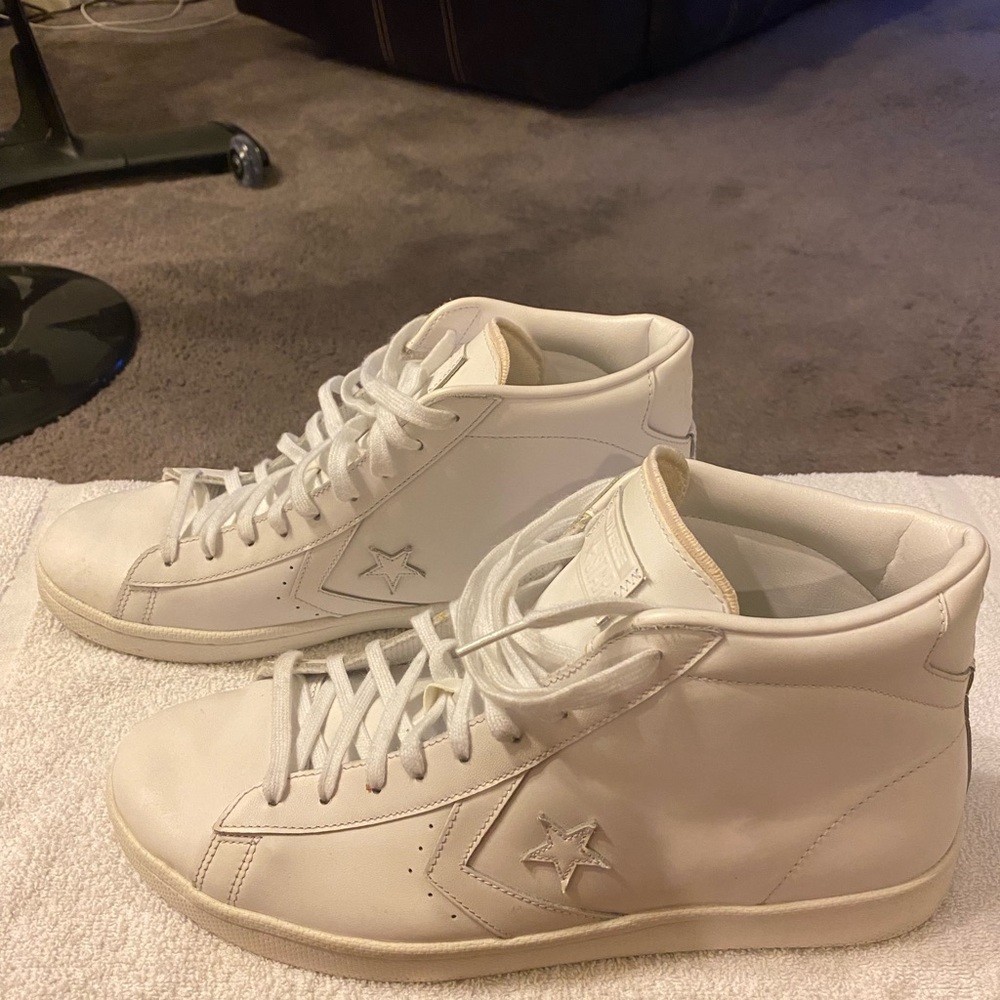 Mens All⭐️Star Converse Sneakers  Leather Mid White. Size 12 Preowned. - Picture 3 of 7